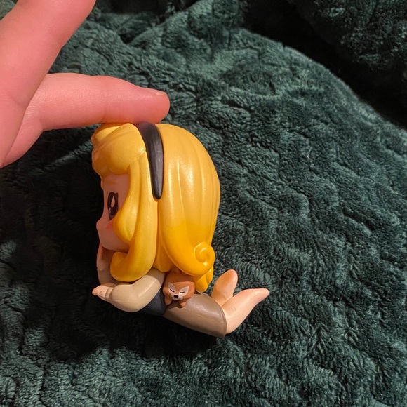 CUTE Disney Miniso Aurora Figure - Picture 3 of 6